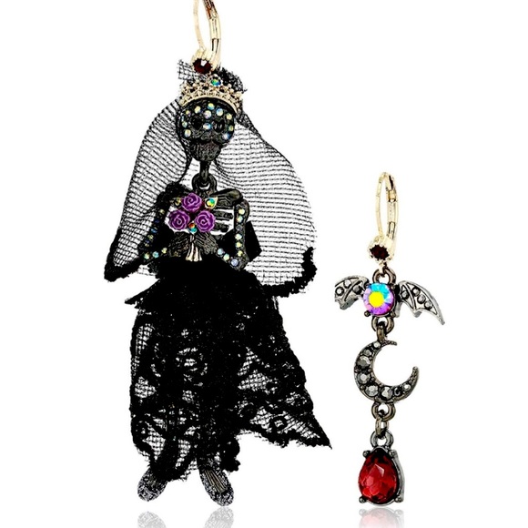 New Betsey Johnson Skeleton Bride Mismatch Earrings - Picture 2 of 12